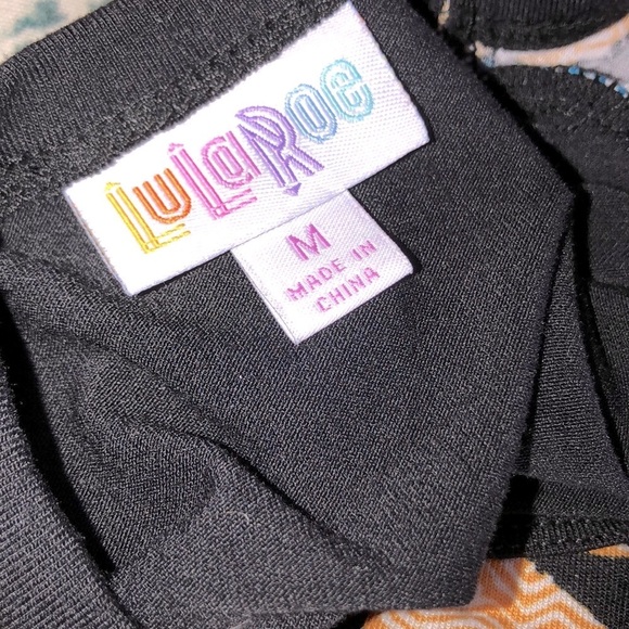 LulaRoe medium cozy Randy T-shirt - Picture 4 of 5